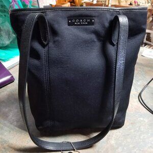 COACH Vintage Bucket Shoulder Handbag Bag Purse Black Leather Trimmed